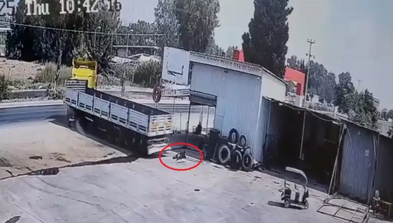 Korkunç Kaza: 16 Yaşındaki Çocuk İşçi TIR'ın Altında Can Verdi!