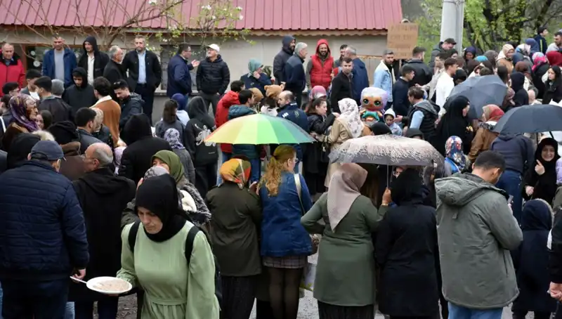 Türkiye’nin Dört Bir Yanından 12 Bin Kişi Bayramlaşmak İçin Toplandı