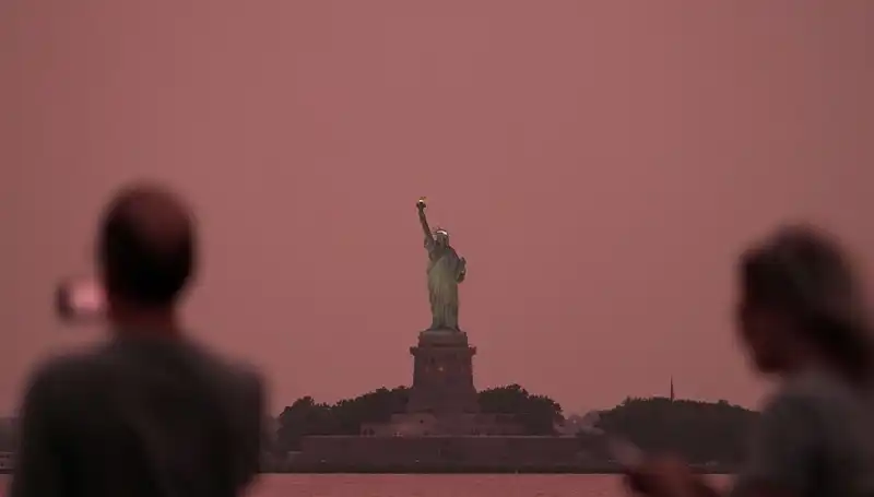 Kanada Yangınlarından Yükselen Duman, New York'u Tehdit Altında Bıraktı