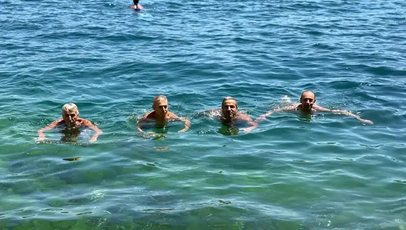 36 Derece Sıcaklıkta Plaja Akın Edenler: Yazın Keyfi Başladı!