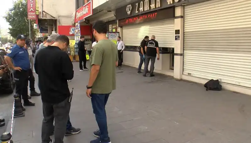 Güpegündüz Cadde Ortasında Kuyumcu Soyma Girişimi, Şok Yarattı