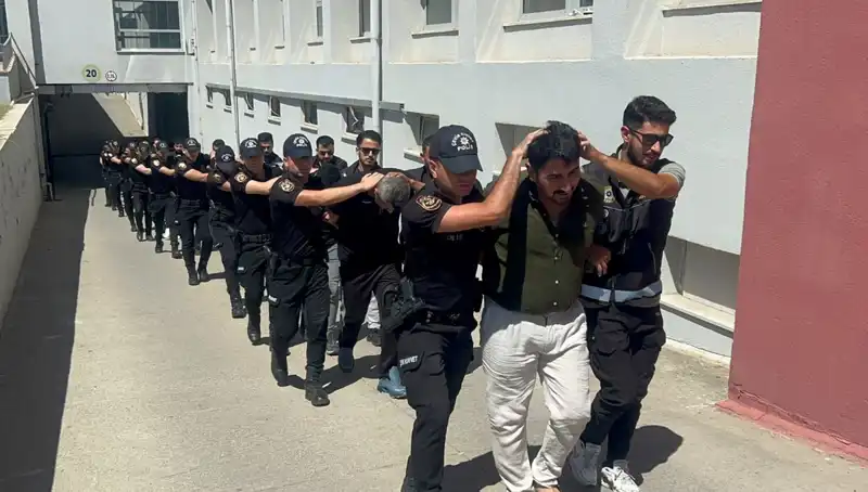 Adana’da 825 Kilo Eroin Ele Geçirildi: Soruşturma Sürüyor, 16 Tutuklama