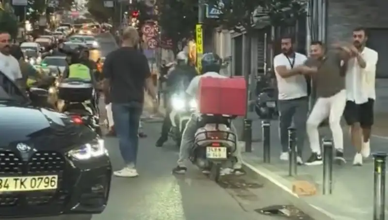 Nişantaşı'nda Yol Verme Tartışması: Sopalı Kavga dehşeti