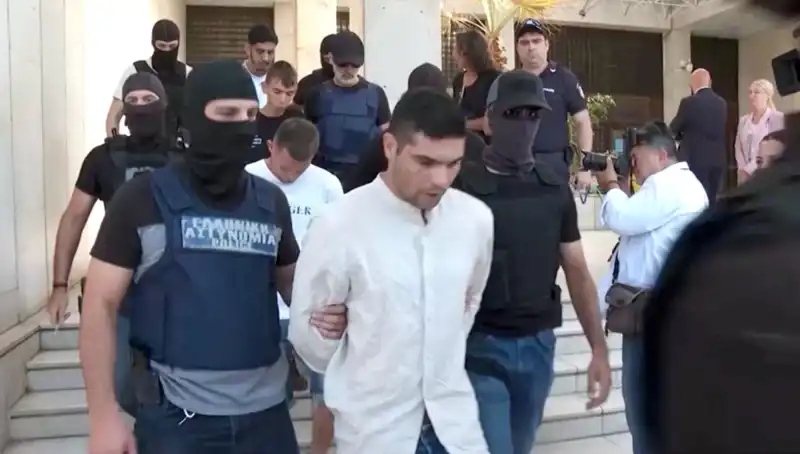 Atina'da Korkunç Cinayet: Profesörün Eski Eşi de Gözaltında!