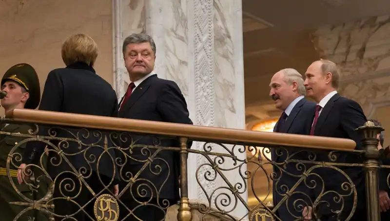 Zelenski, Selefi Poroshenko'dan Sert Eleştiri Aldı: Aynı Yoldan Mı İlerliyoruz?