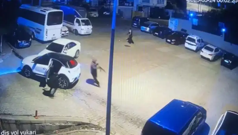 Kağıthane'de Kalaşkinoflu Saldırı: Maskeli Çeteler Ortalığı Karıştırdı