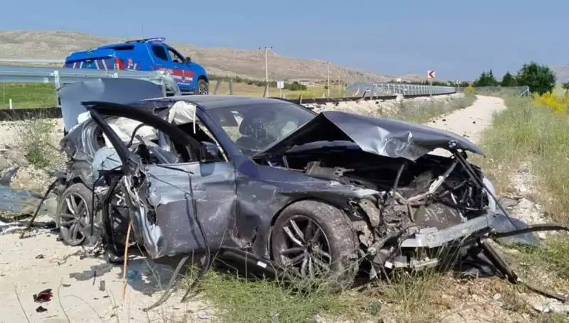 Sivas'ta İki Ayrı Trafik Kazası: Can Kaybı Olmadan 9 Yaralı