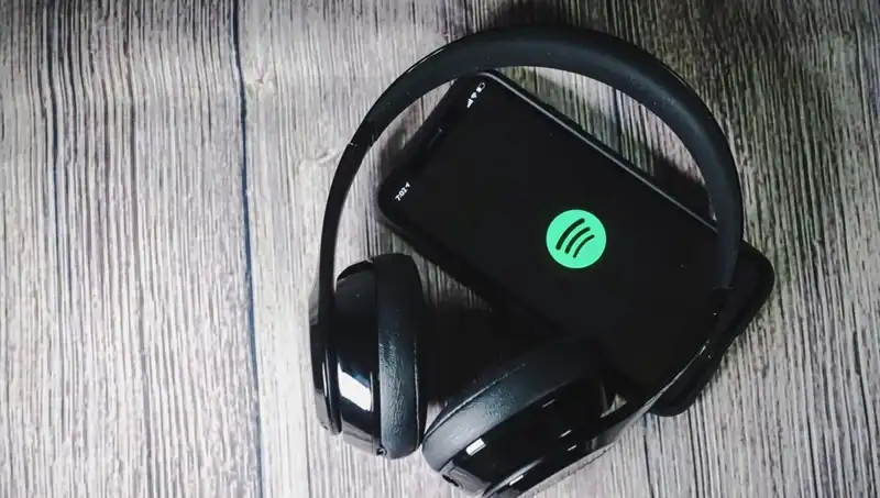 Yapay Zeka Tehlikesi: Spotify, Ölü Sanatçılar İçin Yeni Şarkılar mı Yayınlıyor?