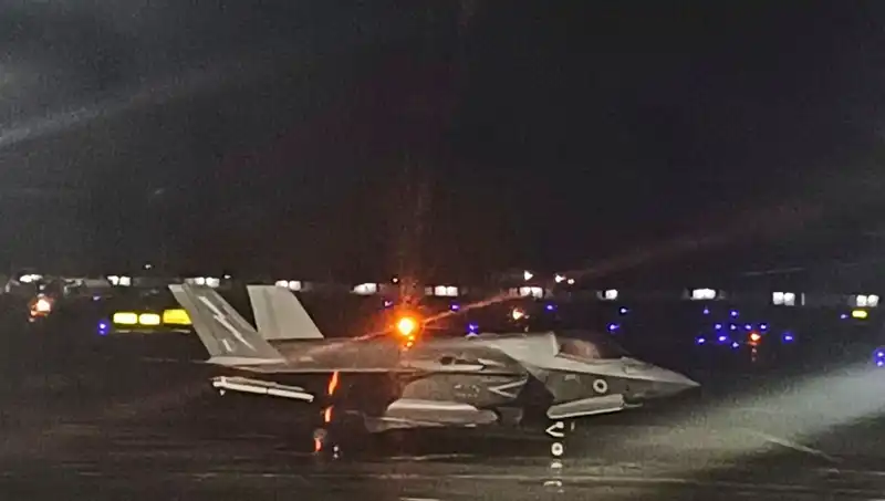 Hindistan'da Beş Hafta Mahsur Kalan İngiliz Savaş Uçağı Havalandı