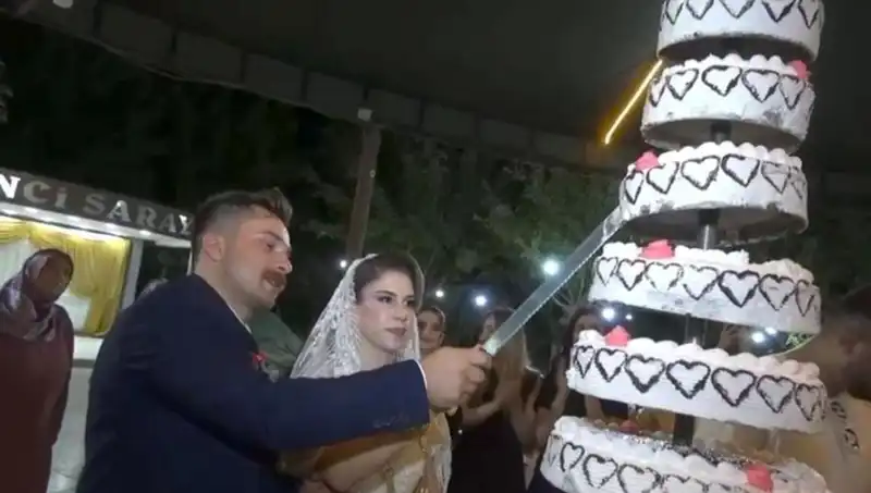 Düğün Günü Mutluluktan Hastaneye Koşan Gelin ve Damat!