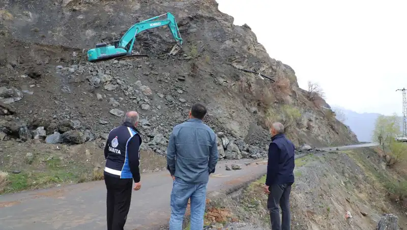 Hakkari'de Kaya Düşmelerine Karşı Güvenlik Önlemleri Artırılıyor
