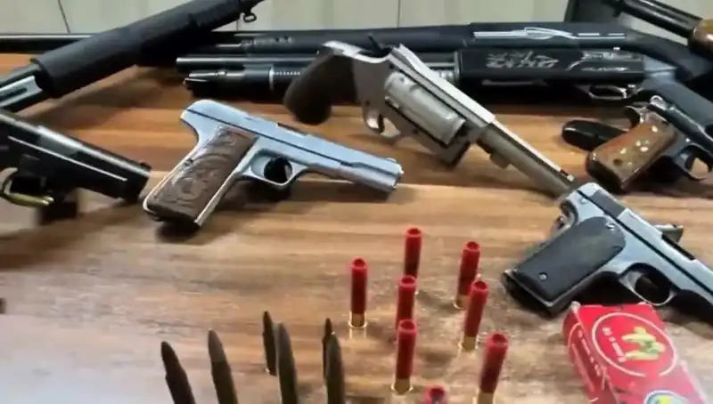 İzmir'de Yasa Dışı Silah Ticareti Operasyonu: Tek Tutuklama, Ancak Büyük Bir İhtimale Dikkat!