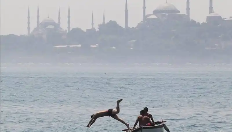 Aşırı Sıcaklıklar Kapıda: 44 Derecelere Ulaşmamız Bekleniyor