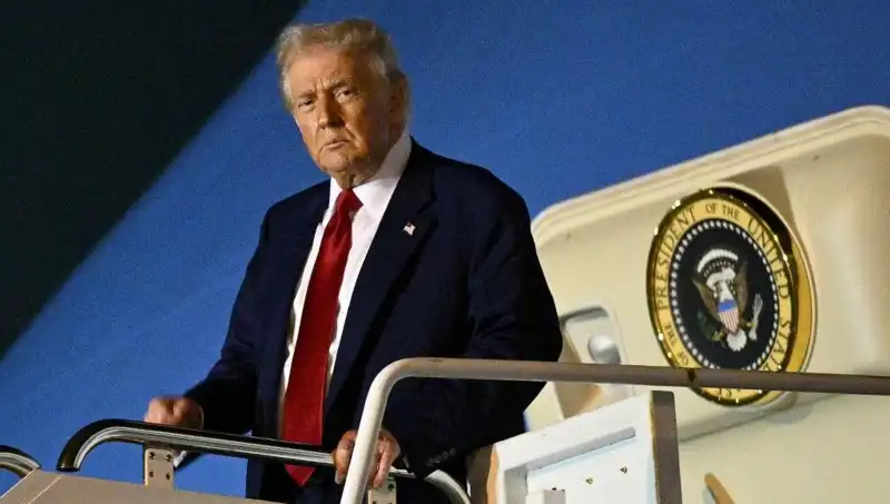 Katar'dan Trump'a Uçan 400 Milyon Dolar Değerindeki Jet Görüntülendi!