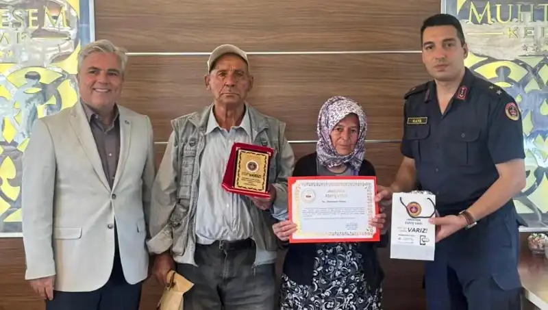 Tek Var oldukları Evi Jandarmaya Bağışlayarak Duygulandıran Aile