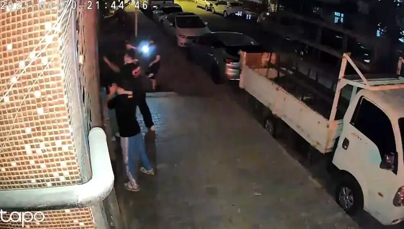 Etek Giydirilen Şahıslar Saldırıya Uğradı: 'Abinin Selamı Var' İfadesi Dikkat Çekti