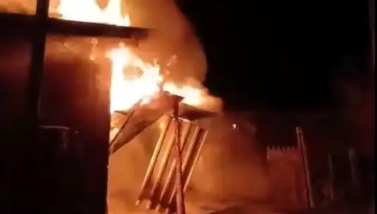 Karabük'te Korkutan Yangın: İki Ev Tamamen Yandı