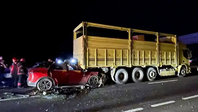 Kamyona Çarpan Aracın Sürücüsü Hayatını Kaybetti: Trajik Kaza Detayları