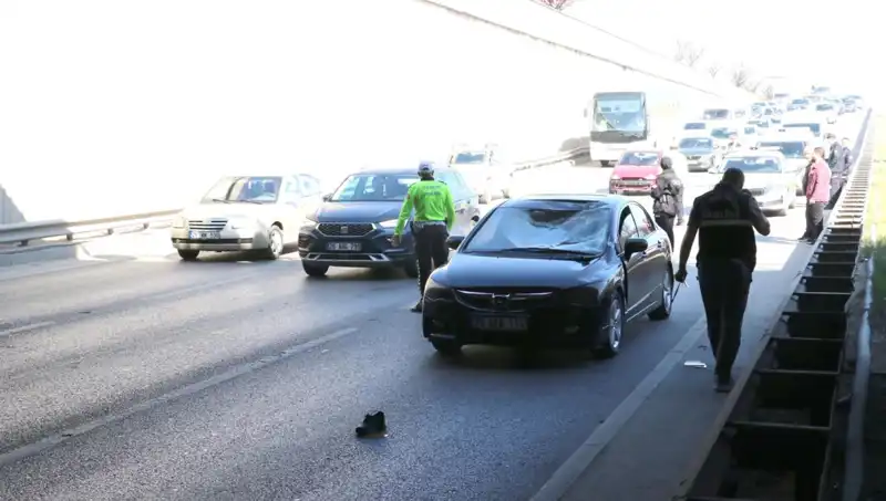 Polisten Kaçan Genç, Üst Geçitten Atlayarak Şehirde Kaos Yarattı