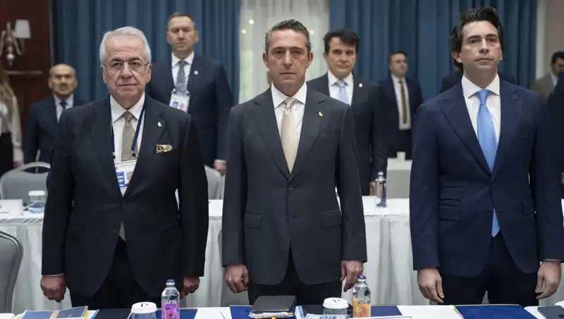 Fenerbahçe'nin İmza Rekorları: Vefakar Taraftarlar Takıma Destek Oluyor
