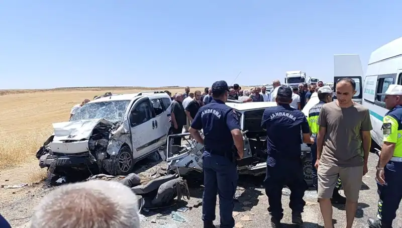 Otomobil ve Hafif Ticari Araç Kazasında Facia: 4 Kişi Hayatını Kaybetti