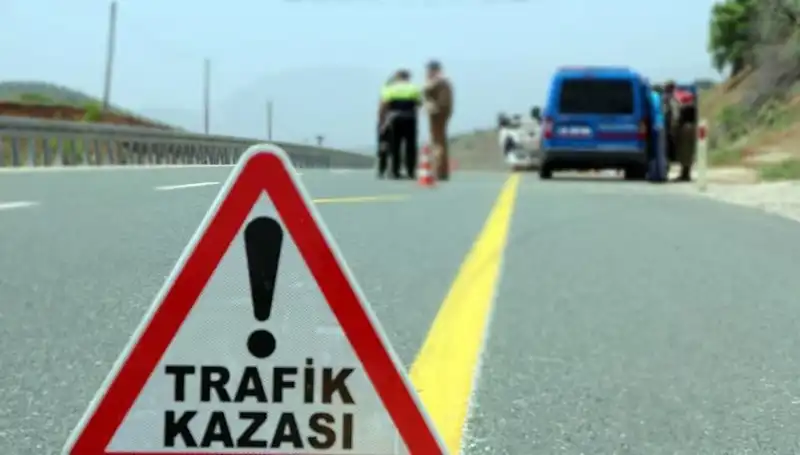 Ticari Araçla Otomobilin Çarpıştığı Kazada 5 Kişi Yaralandı!
