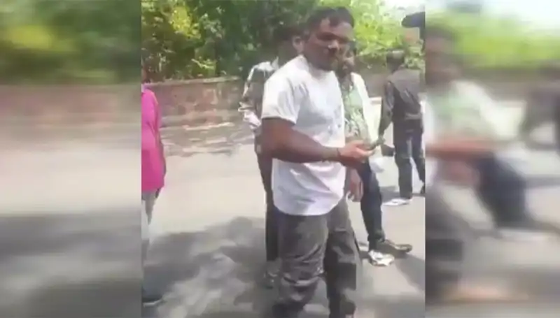 Uçak Yolcusunun Şaşırtan Tanıklığı: "Biri Beni Yakaladı" Olayına Tanıklık Ettim