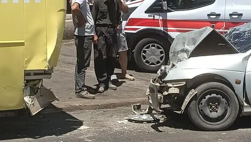 Halk Otobüsü ile Otomobil Çarpıştı: İki Yaralı, Olayın Ardındaki Gerçekler