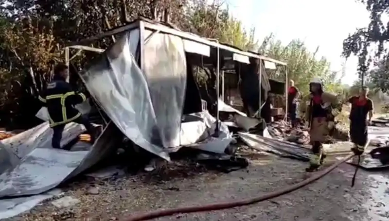 Hatay’da Yangın Korkusu: Konteynerler Alev Alev Yandı, Maddi Hasar Büyük