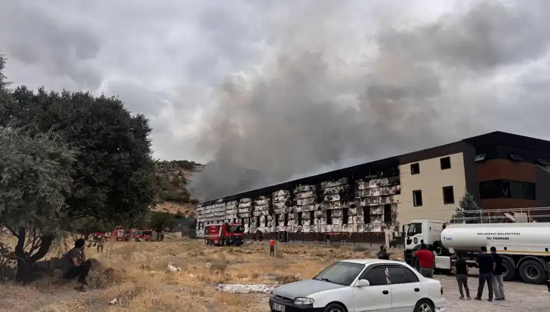 Kayseri’deki Mobilya Fabrikasında Meydana Gelen Yangın, Tüm Şehri Tedirgin Etti
