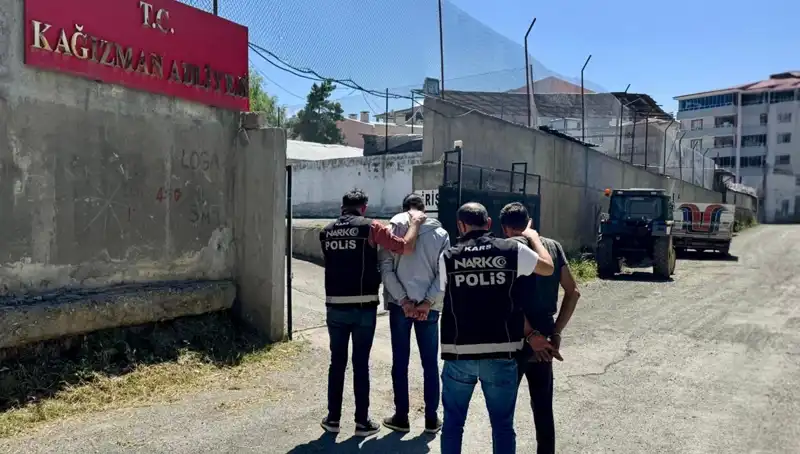 Kars'ta Uyuşturucu Operasyonu: İki Şüpheli Yakalandı, İşte Ayrıntılar!