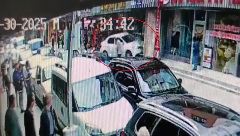 Alkollü Sürücü Mağazaya Daldı, İki Çocuğun Hayatı Kılpayı Kurtuldu