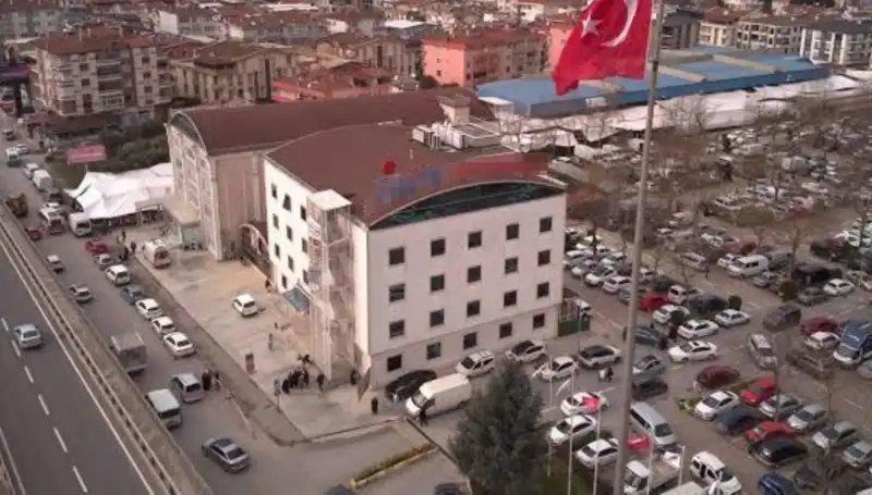 Özel Hastaneye Deprem Mührü: "Perde Betonları Kestiler" İddiaları Gündemi Sarstı