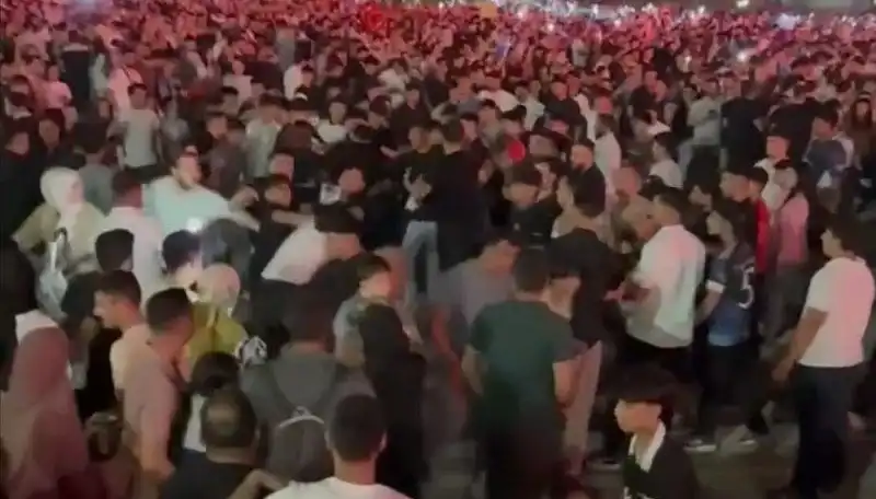 Konser Gecesinde Kanlı Bıçaklı Kavga: Üç Kişi Yaralandı