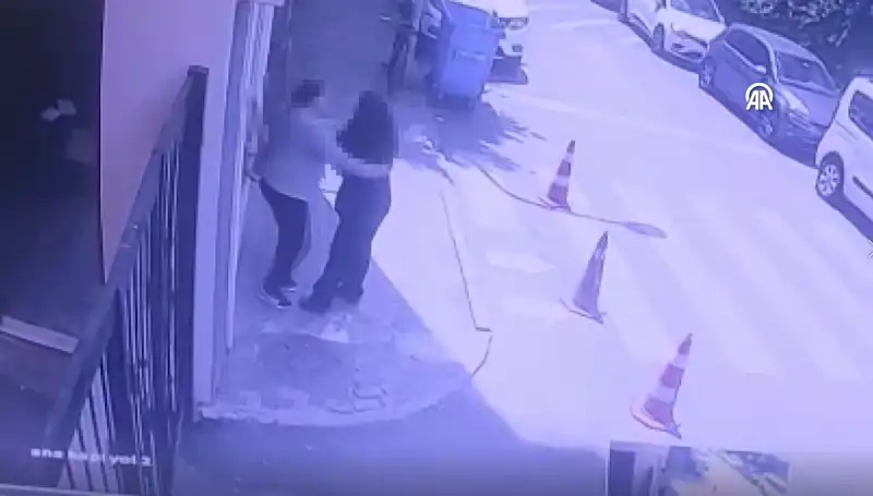 İstanbul Lisesinde Tuvalet Korkusu: Öğrenci Çığlıkları ve Kaos