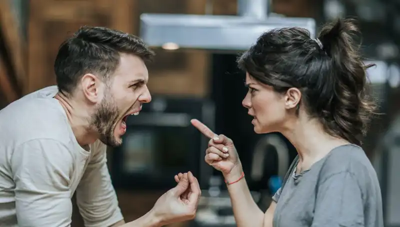 İlişkilerde Kadın ve Erkeğe Düşen 7 Flört Hatası