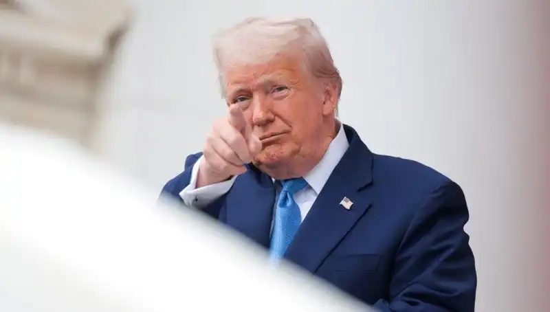 Adalet Bakanlığı, Trump'ın Epstein Belgelerinde İsmine Yer Verildiğini Açıkladı