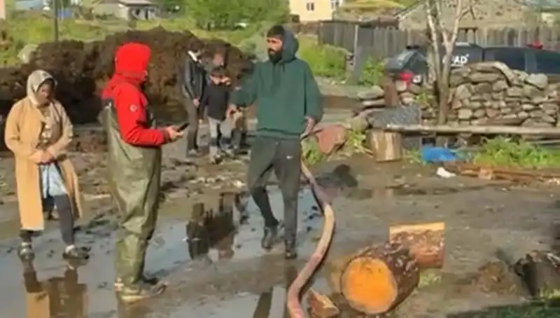 Ardahan'da Sağanak Yağış Hayatı Olumsuz Etkiledi: Sel Alarmı