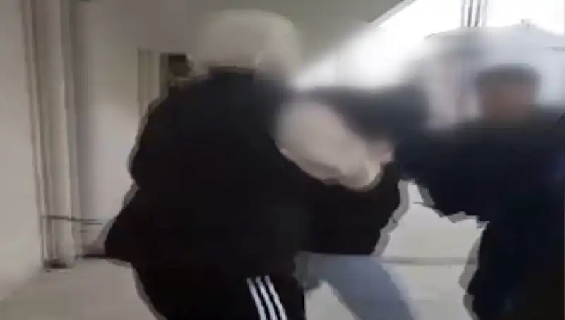 Sokak Ortasında Akrah Zorbalığı: Çocuklar Neden Bu Hale Geldi?