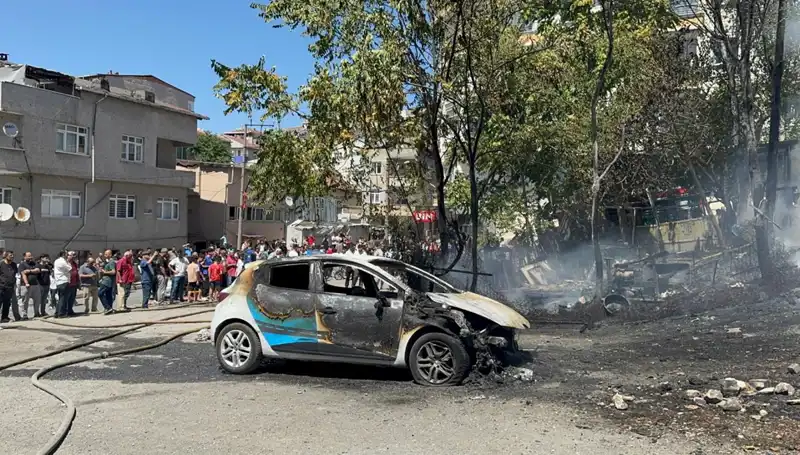 Gecekonduda Korkunç Yangın: Alevler İçinde Kalan Yangın Aracını Görenler Şokta!