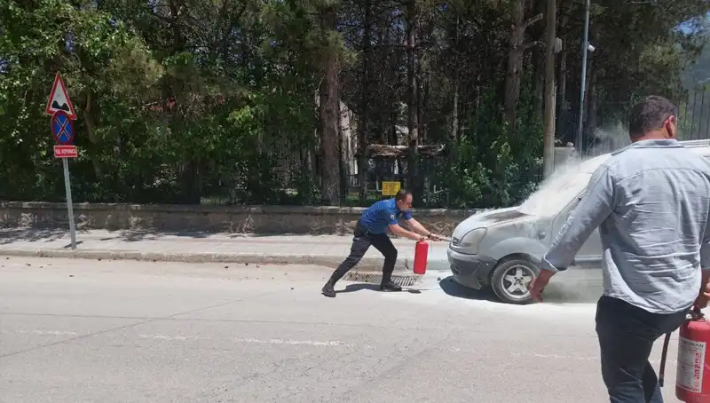 Emniyet Binasında Yangın: Alev Alan Araç, Polisin Hızlı Müdahalesiyle Söndürüldü