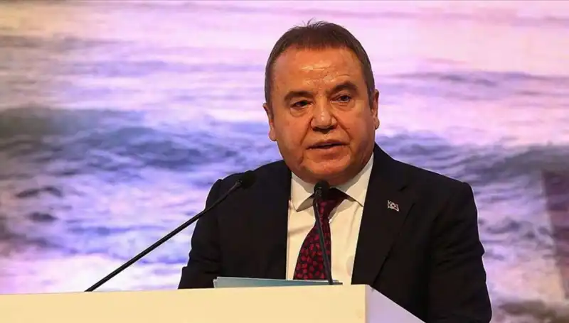 Antalya'nın Vizyoner Lideri: Muhittin Böcek'in Hayatı ve Başarıları