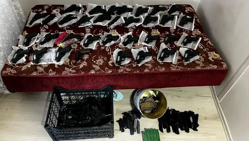 Gaziantep’te Şok İstihbarat: El Bombası ve 45 Silah Ele Geçirildi