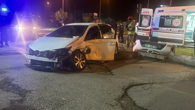 Pikap ve Otomobil Çarpıştı: Görgü Tanıklarından Şoke Eden Tanıklıklar