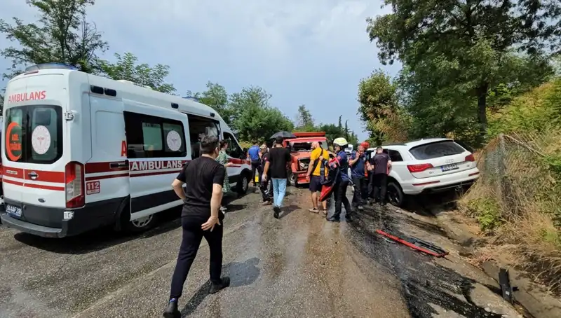 Sakarya'da Kamyonet ve Cip Çarpıştı: 4 Çocuk Yaralı, 5 Kişi Hastaneye Kaldırıldı!