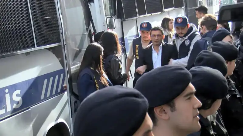 Flash Haber TV’ye El Konuldu: Payfix Operasyonunda Gözaltına Alınan 29 Şüpheli Adliyeye Sevk Edildi