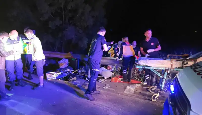 Minibüsten Savruldukları Kazada Hayatlarını Kaybedenler Kimler?