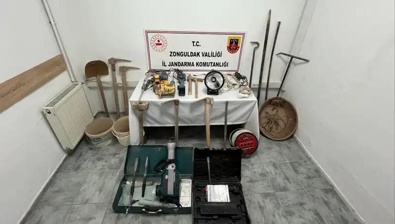 Çaycuma'da Tarihi Zenginlikleri Kazanmak İsteyen 5 Şahıs Suçüstü Yakalandı