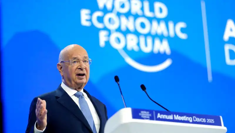 Davos’un Kurucusu Klaus Schwab Görevini Bırakıyor: Nedenleri ve Gelecek Beklentileri