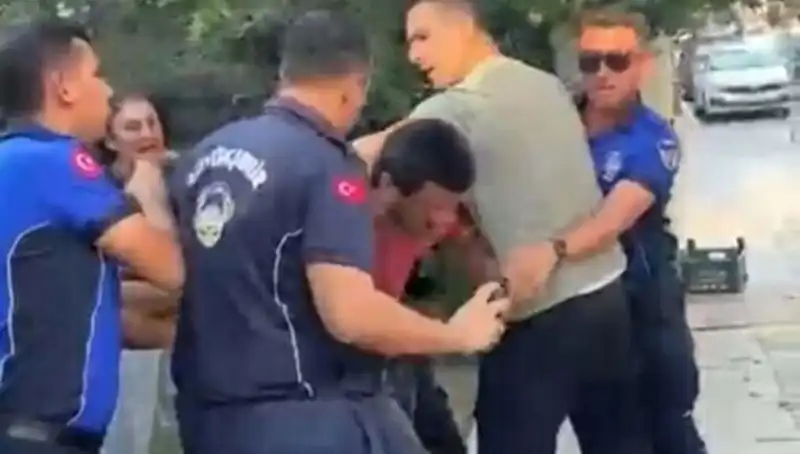 Seyyar Satıcıya Zabıtadan Sokak Ortasında Dayak Skandalı: Gerçekler Ortaya Çıktı